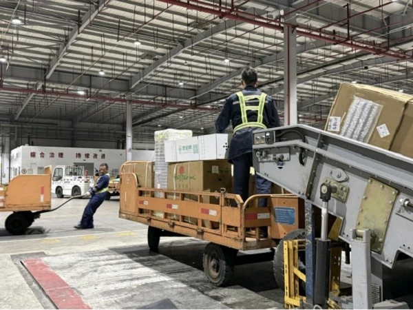 China Eastern Airlines Logistics 2